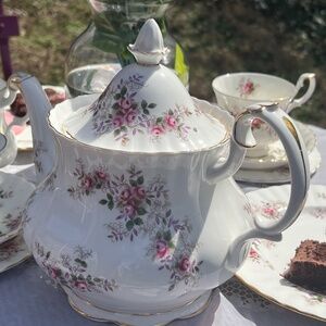 Lavender Rose Royal Albert Teapot 7.5"